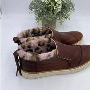TOMS Brown Paxton Slip‎ On Brown Sneakers Women's Sz 9.5 Pink Print Faux fur